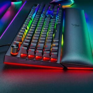 کیبورد گیمینگ ریزر مدل BlackWidow V4 Pro با سوییچ سبز با سیم